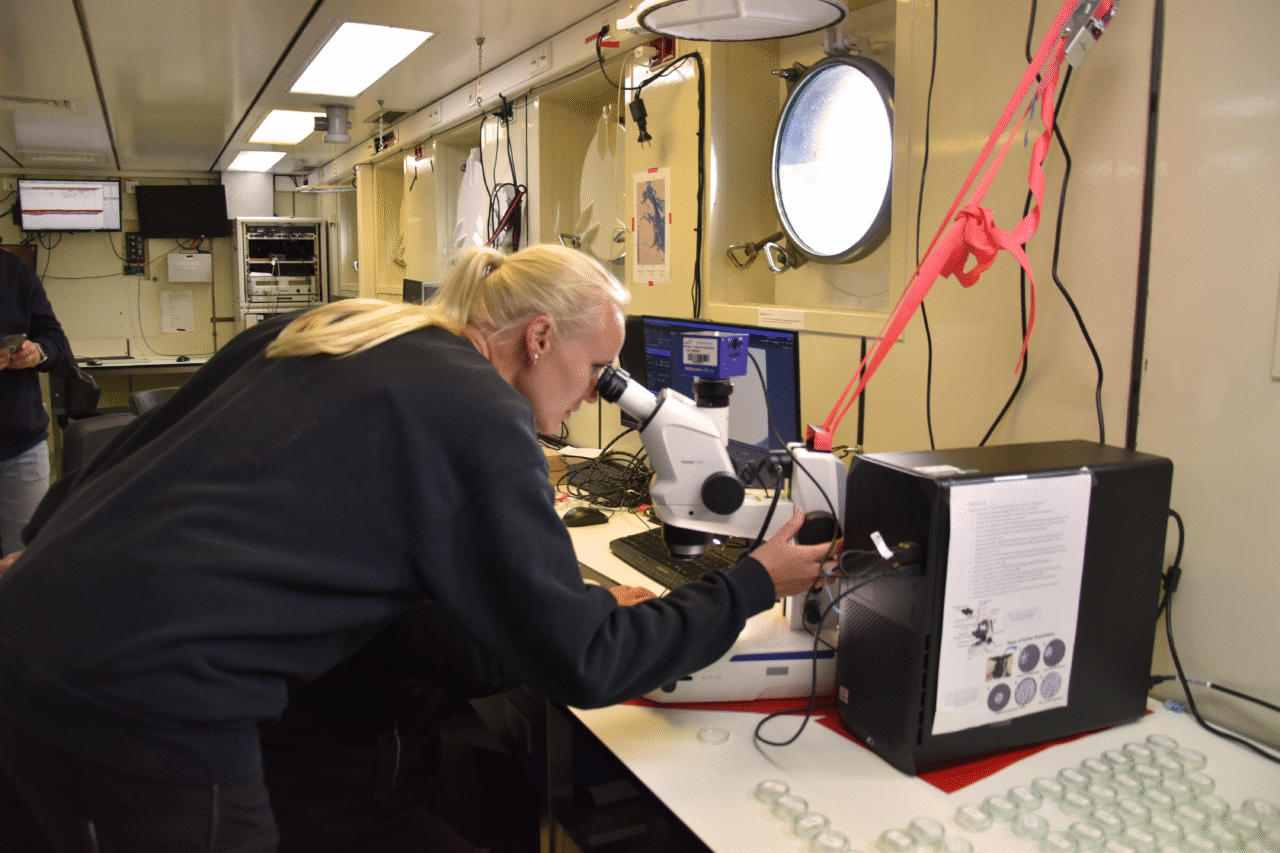 Det flydende laboratorium ombord på Alkor.